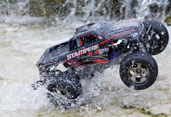 6708-Stampede-4x4-water-2.jpg Traxxas Stampede 4x4 VXL TSM Punane - Image 4