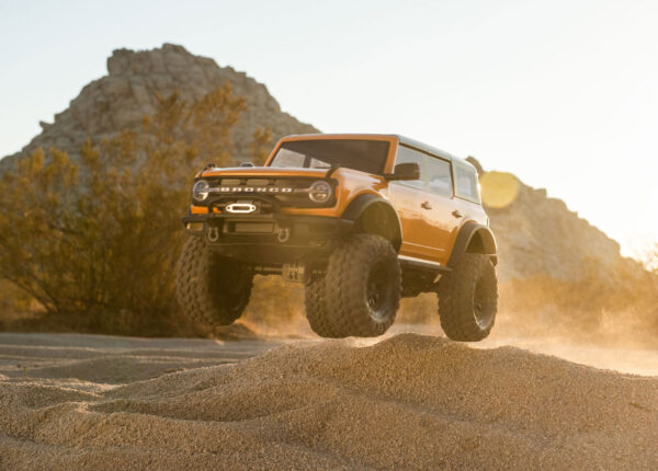 92076-4-21-Bronco-Jump-Orange-8457-RGB-1.jpg Traxxas TRX-4 2021 Bronco Orange (without battery and charger) - Image 5