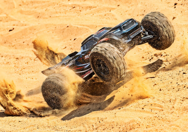 Traxxas Sledge 1/8 Truggy Red - Image 8