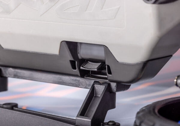 Fiesta-Rally-Clipless-System-Side-Close-Up Traxxas Ford Fiesta ST Rally VXL Oranž (ilma laadija ja akuta) - Image 12