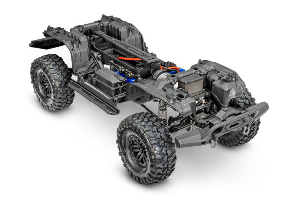 82256-4-TRX-4-Defender-Clipless-3qtr-Chassis Traxxas TRX-4 Land Rover Defender Green - Image 2