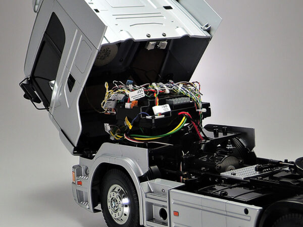 Tamiya Scania R470 4x4 Highline 1/14 truck (Silver Edition) - Image 3